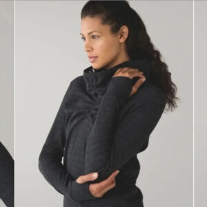 Lululemon Women’s size 6 In A Cinch Long Sleeve sweater tee Reversible Cowl Neck